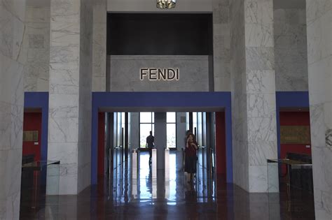 fendi eur entrata|colosseo quadrato di fendi.